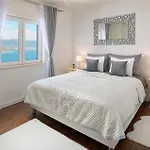 3 Bedroom Cozy In Mastrinka