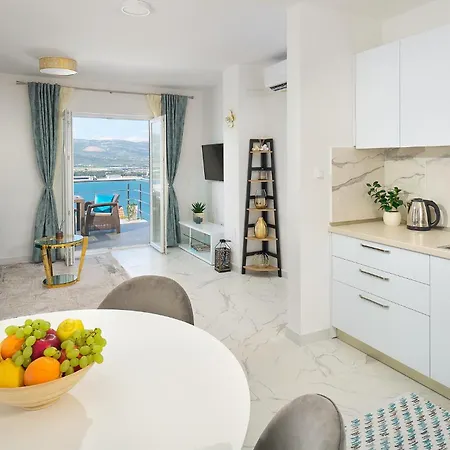 Beautiful Home In Mastrinka בית נופש *