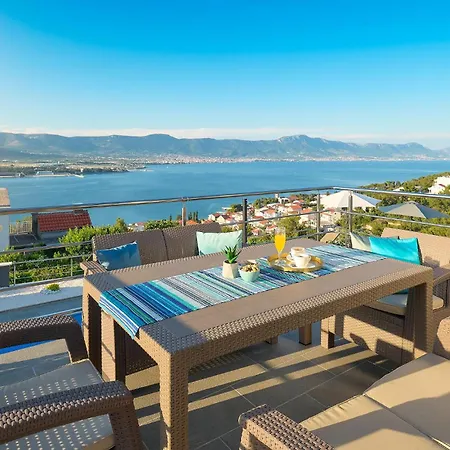 Hébergement de vacances 3 Bedroom Cozy In Mastrinka Trogir
