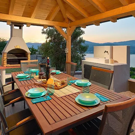 Hébergement de vacances 3 Bedroom Cozy In Mastrinka *