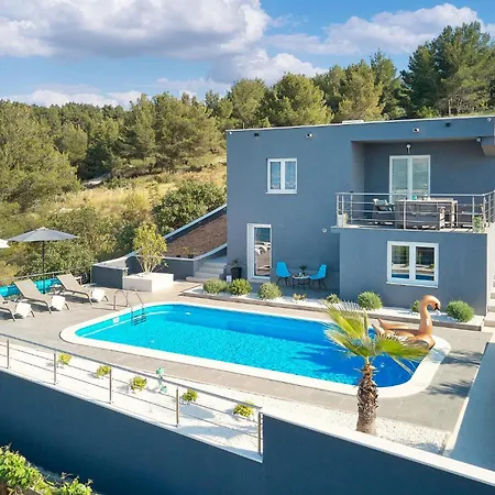 Hébergement de vacances 3 Bedroom Cozy In Mastrinka