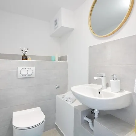 בית נופש Beautiful Home In Mastrinka טרוגיר