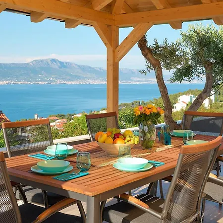Hébergement de vacances 3 Bedroom Cozy In Mastrinka Trogir