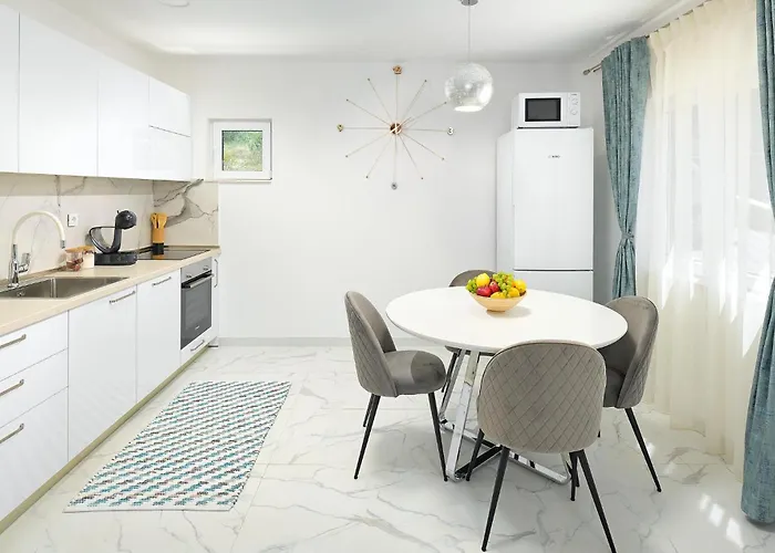 Hébergement de vacances 3 Bedroom Cozy In Mastrinka