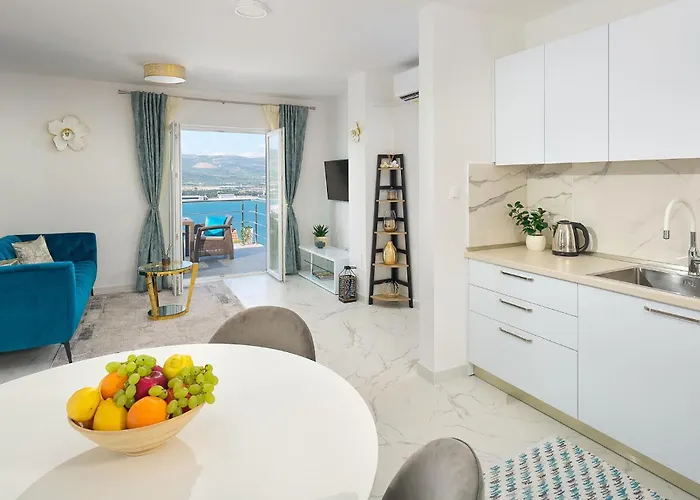 3 Bedroom Cozy In Mastrinka Hébergement de vacances *