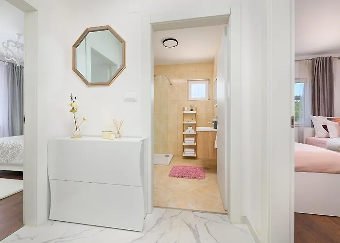 3 Bedroom Cozy In Mastrinka Trogir