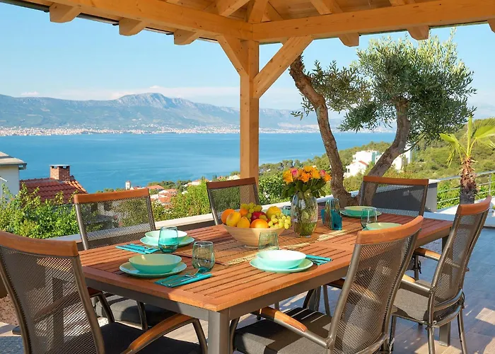 Hébergement de vacances 3 Bedroom Cozy In Mastrinka Trogir