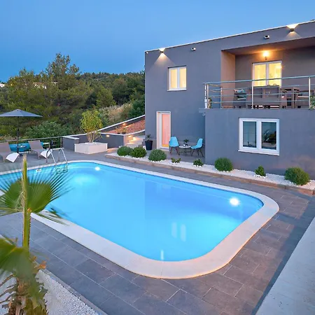 Beautiful Home In Mastrinka Trogir