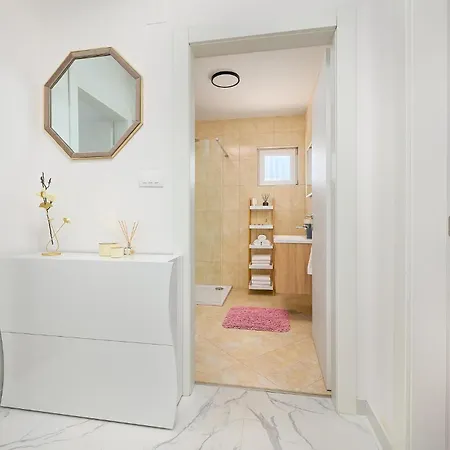 3 Bedroom Cozy In Mastrinka Traù