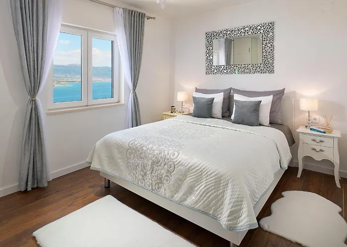 3 Bedroom Cozy In Mastrinka