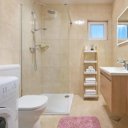 Casa vacanze 3 Bedroom Cozy In Mastrinka